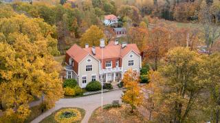 Håkansbölen kartano syksyllä