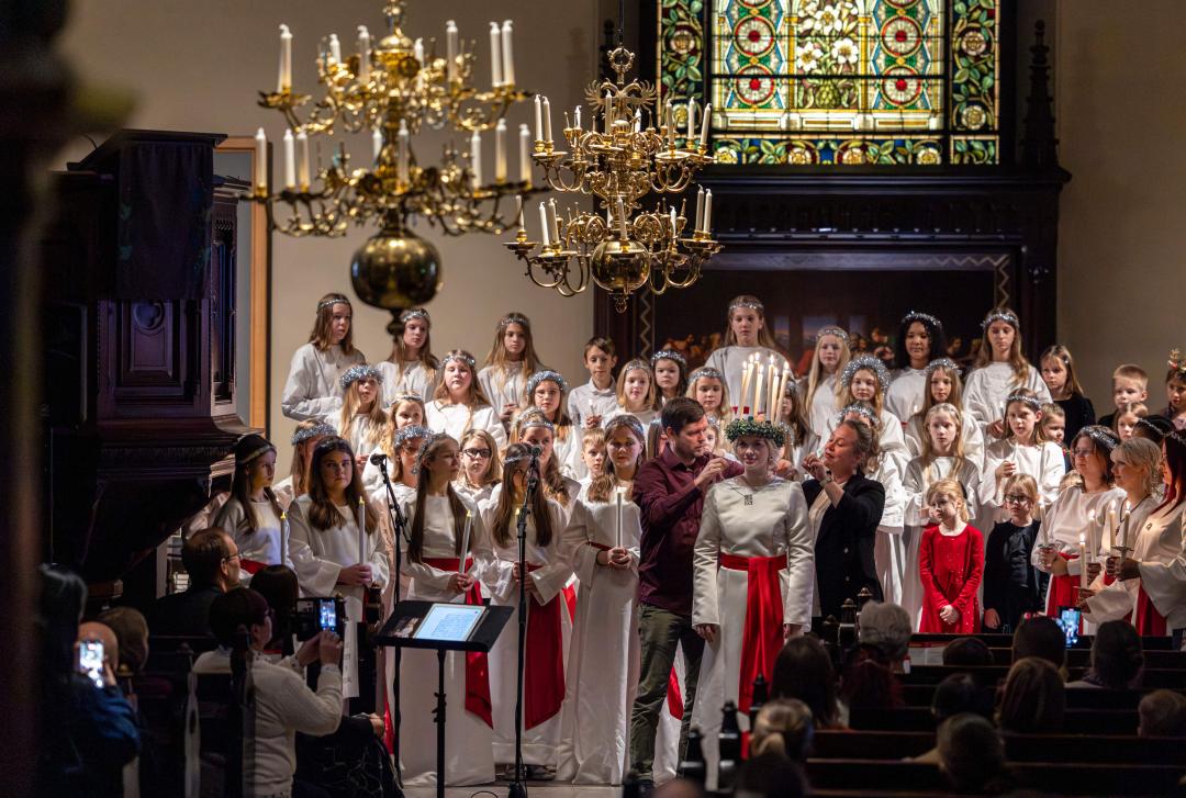 Lucia Tuo Valon Ja Taistelee Pimeytt Vastaan Vantaan Kaupunginmuseo Lucia Tuo Valon Ja Taistelee Pimeytt Vastaan Vantaan Kaupunginmuseo